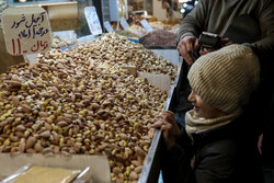 بازار یلدای تبریز؛ خرید کمتر در روزهای گرانی