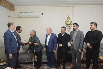 دیدار مدیرکل بنیاد شهید لرستان با خانواده‌های شهدا و ایثارگران