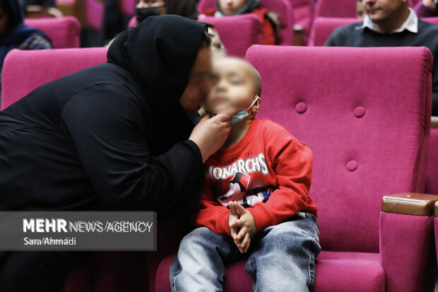 شب یلدای بیماران سرطانی در کنار خادمان امام رضا(ع)