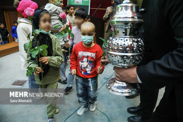 شب یلدای بیماران سرطانی در کنار خادمان امام رضا(ع)