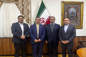 أعضاء حزب المؤتلفة الإسلامي يلتقون مع السفير الايراني لدى أرمينيا