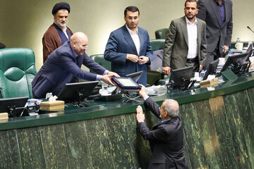 رئيس الجمهورية يقدم مشروع موازنة العام المقبل إلى مجلس الشورى الإسلامي