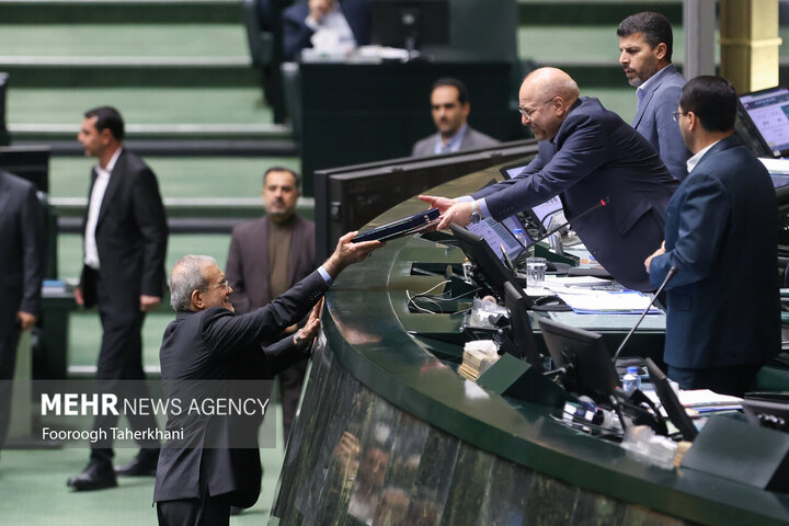 Pres. Pezeshkian submits budget bill to Iranian parliament Pres. Pezeshkian submits budget bill to Iranian parliament