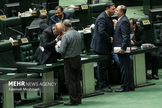 تقدیم لایحه بودجه ۱۴۰۵ توسط رئیس جمهور به مجلس