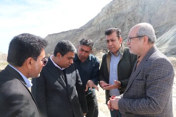 بازدید معاون عمرانی استانداری هرمزگان از مناطق خسارت‌دیده قشم و طولا
