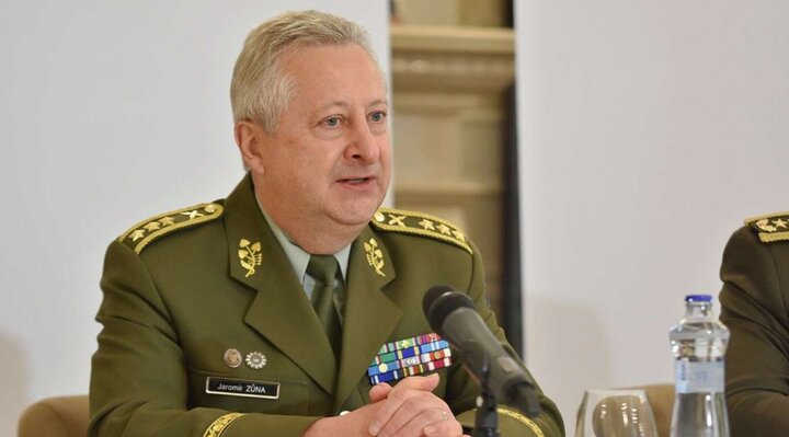 وزیر دفاع جمهوری چک از صحبت درباره اوکراین منع شد