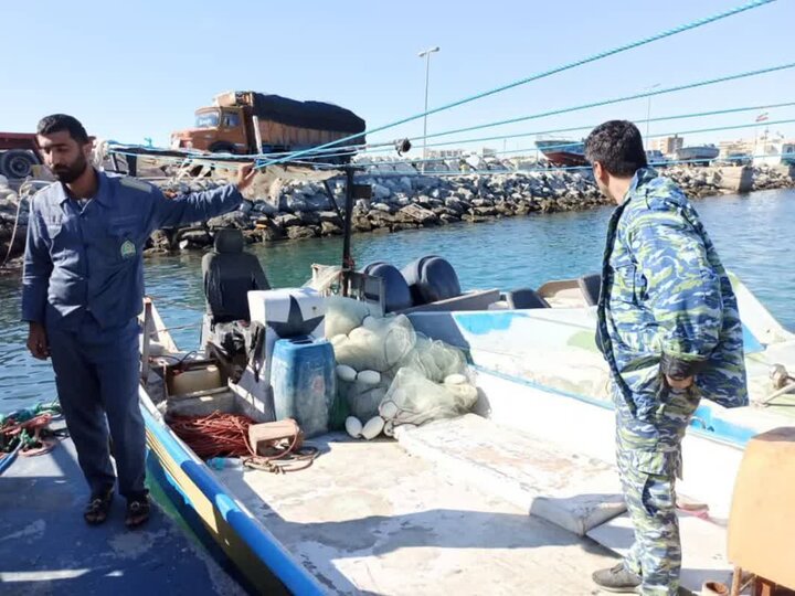 توقیف شناور بی‌هویت صید ترال در آب‌های درگهان