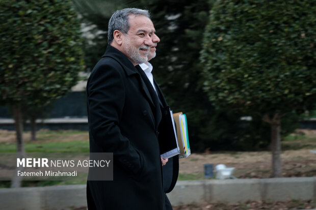 سید عباس عراقچی وزیر امور خارجه در حاشیه جلسه هیئت دولت