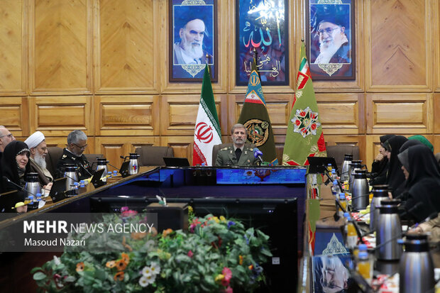 دیدار فرمانده کل ارتش با اعضای فراکسیون زنان مجلس