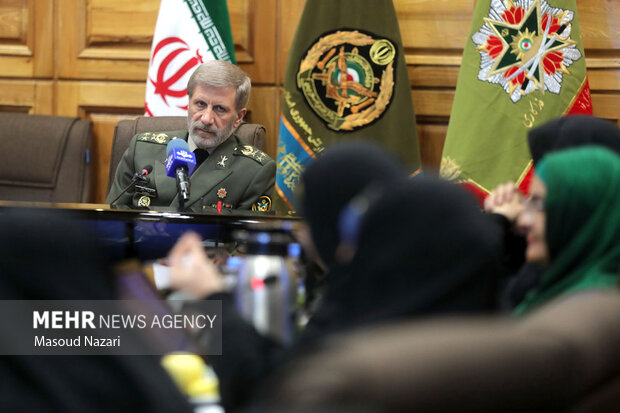 دیدار فرمانده کل ارتش با اعضای فراکسیون زنان مجلس