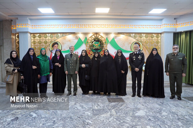 دیدار فرمانده کل ارتش با اعضای فراکسیون زنان مجلس