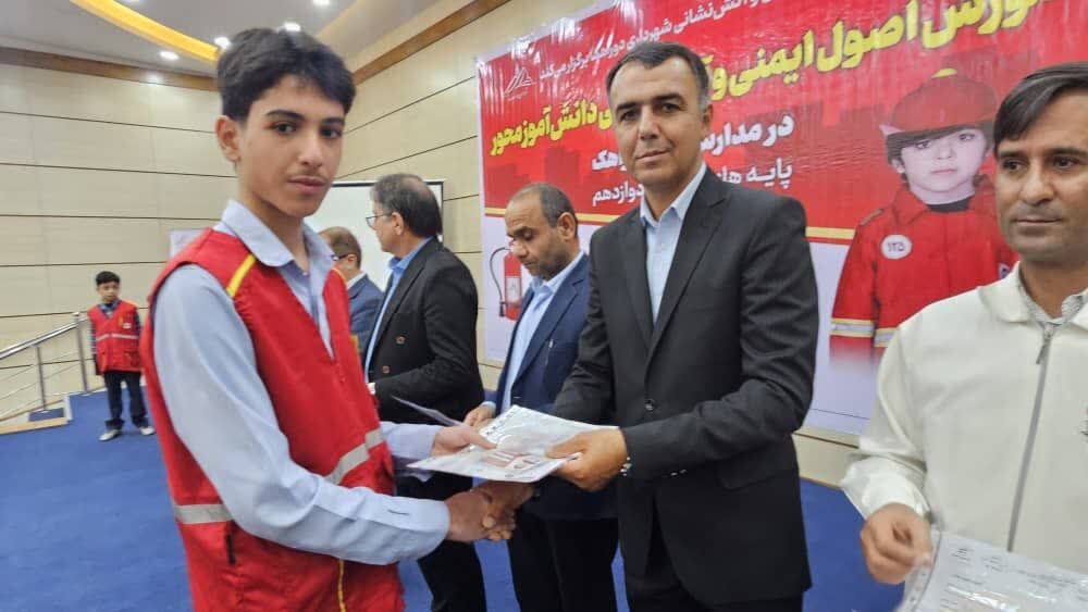 برنامه «همیار آتش‌نشان و ایمنی» در دوراهک برگزار شد