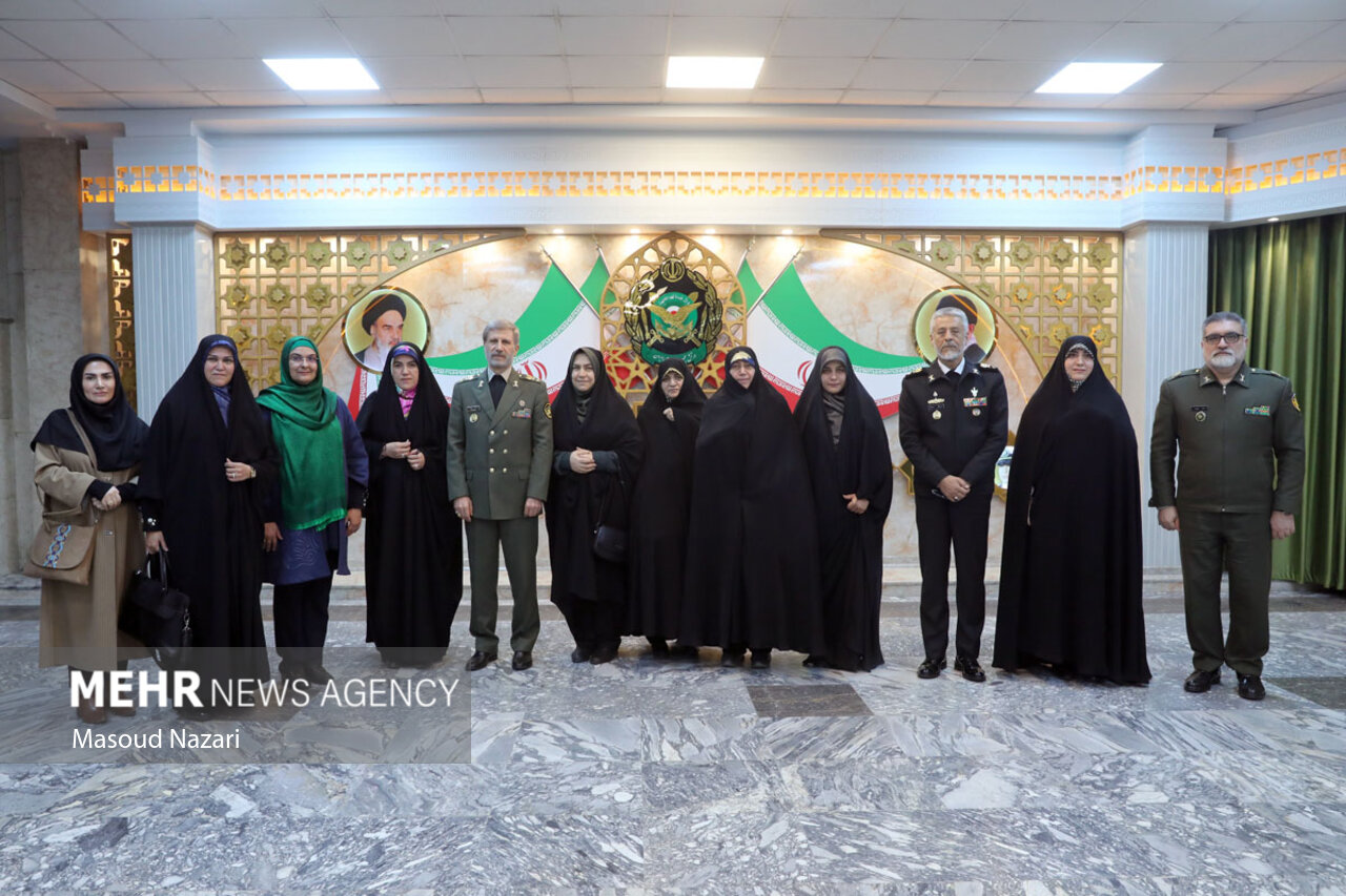 دیدار فرمانده کل ارتش با اعضای فراکسیون زنان مجلس