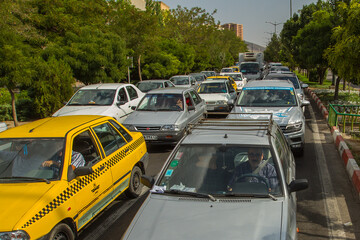 خطوط ویژه حمل‌ونقل عمومی در معابر اصلی سنندج ساماندهی می‌شود