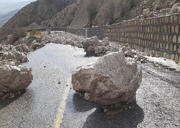 خرابی جاده بخش احمدی حادثه آفرید