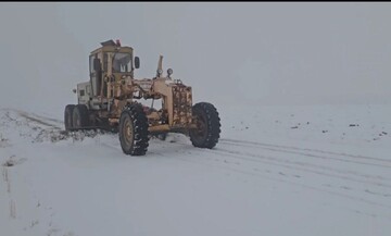 عملیات برف‌روبی محور روستایی چالاب به قزلتپه در بیجار