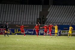 برد فولاد مقابل پرسپولیس در نیمه اول