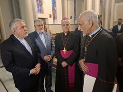 بازدید استاندار تهران از کلیسای سنت ژوزف و تبریک سال نو به مسیحیان