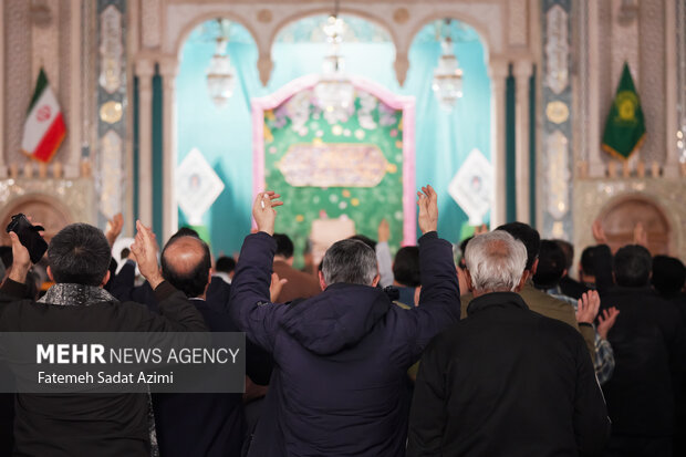 حال و هوای حرم بانوی کرامت در شب لیله الرغایب