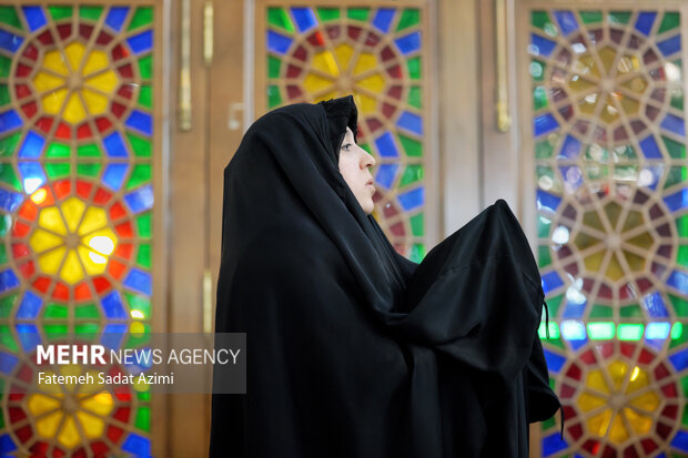 حال و هوای حرم بانوی کرامت در شب لیله الرغایب