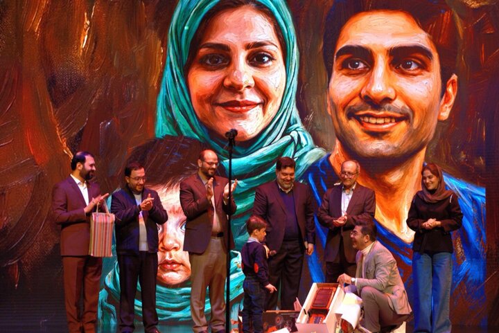 تئاتر «شهر» در ایستگاه پایانی؛ خبرنگار مهر تجلیل شد