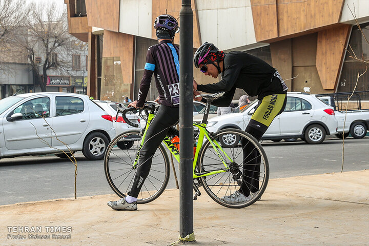 Tehran holds cycling race to promote clean transportation
