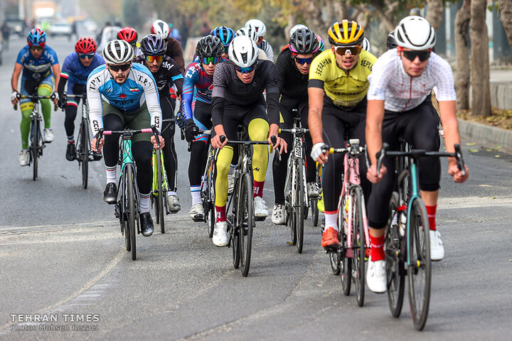 Tehran holds cycling race to promote clean transportation