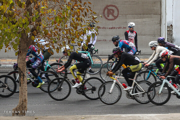 Tehran holds cycling race to promote clean transportation