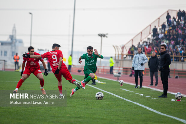 لیگ برتر فوتبال - شمس‌آذر و تراکتور