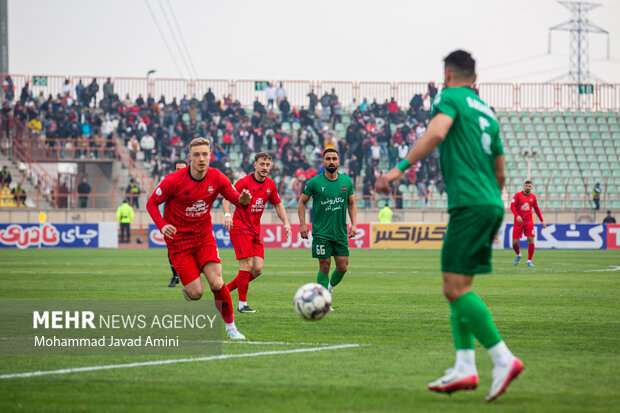 لیگ برتر فوتبال - شمس‌آذر و تراکتور