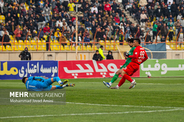 لیگ برتر فوتبال - شمس‌آذر و تراکتور