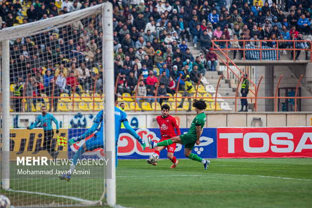 لیگ برتر فوتبال - شمس‌آذر و تراکتور