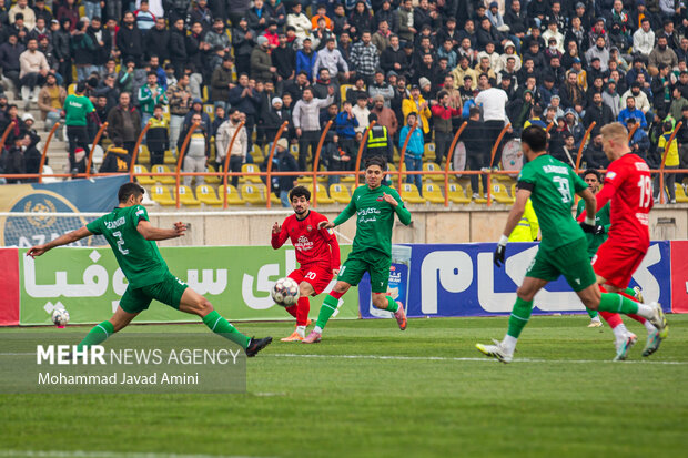 لیگ برتر فوتبال - شمس‌آذر و تراکتور