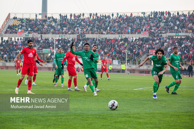 لیگ برتر فوتبال - شمس‌آذر و تراکتور