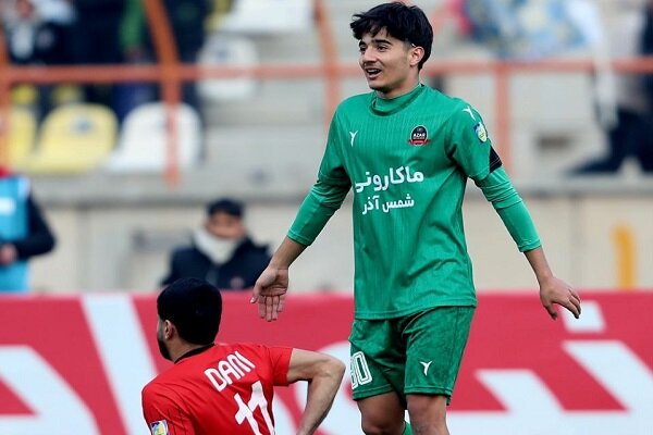 تيم،تراكتور،گل،دروازه،بازي،توپ،دفاعي،برتر،خط،تلاش،پايان