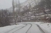 بارش برف در مسیر کردآباد به گنبرف