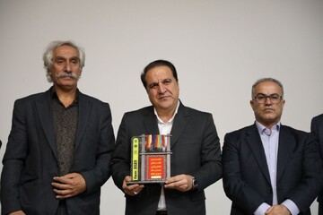 کرمی: سقف تسهیلات حوزه فرش دستبافت ایلام افزایش یابد