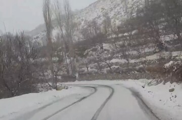 بارش برف در مسیر کردآباد به گنبرف