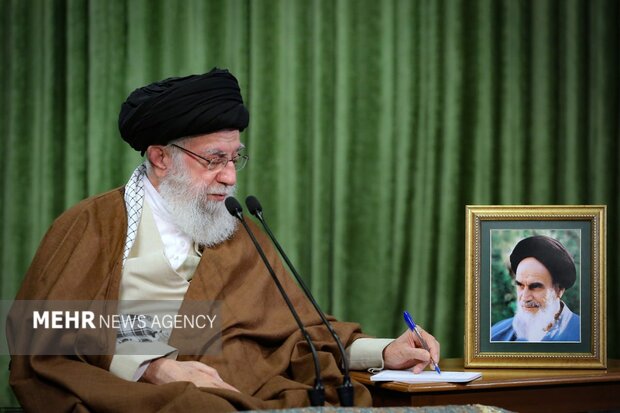 رهبر انقلاب: ایران پرچم مقابله با نظام سلطه را برافراشته است