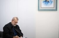 لاريجاني يلتقي بأسرتي الشهيدين حاجي زاده وباقري