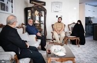 لاريجاني يلتقي بأسرتي الشهيدين حاجي زاده وباقري