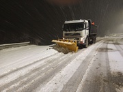 برف روبی شبانه محورهای ارتباطی در آذربایجان غربی