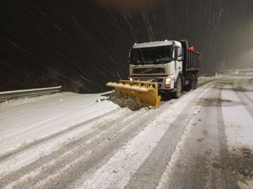 برف روبی شبانه محورهای ارتباطی در آذربایجان غربی