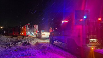 واژگونی اتوبوس در ارومیه- مهاباد ۱۷ حادثه دیده و یک مصدوم برجا گذاشت