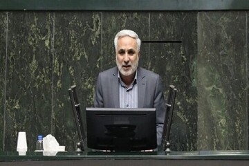 کارمندان، نیروهای مسلح و مردم در شرایط سخت اقتصادی به سر می برند