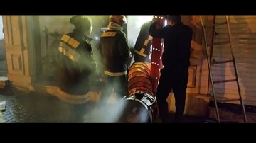 آتش سوزی در کارخانه آرد شیراز مهار شد