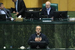 Parl. holds open session as president defends budget bill