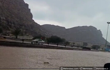 آب‌گرفتگی تقاطع غیرهمسطح سیراف در جاده کنگان- عسلویه