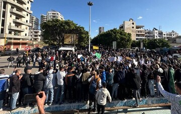 Suriye’de Humus'taki cami saldırısı protesto ediliyor