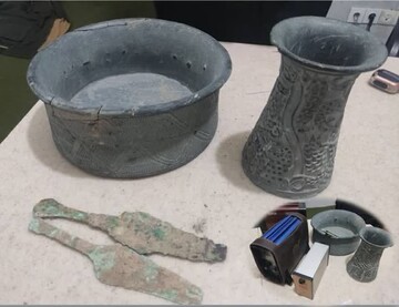 پلیس جیرفت ۴ عدد شیء باستانی را کشف کرد